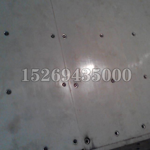 白色煤仓衬板安装